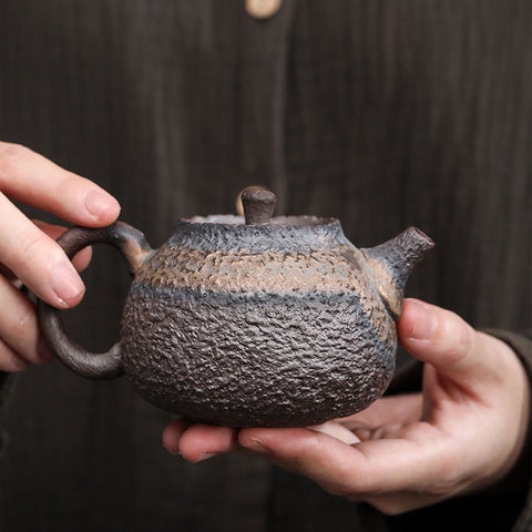 Gilt Glazed Ceramic Teapot - theTeaCloud