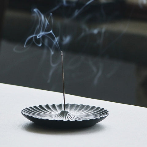 Fuji-Inspired Ceramic Incense Plate – Minimal Zen Incense Holder