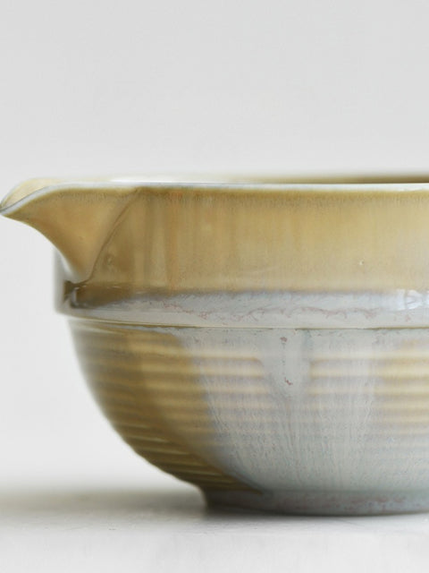 Japanese Spouted Matcha Bowl (Katauchi) – Handcrafted Ceramic Matcha Set