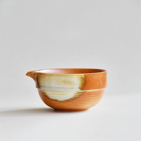 Japanese Spouted Matcha Bowl in Warm Brown (Katauchi) – Handcrafted Ceramic Matcha Set