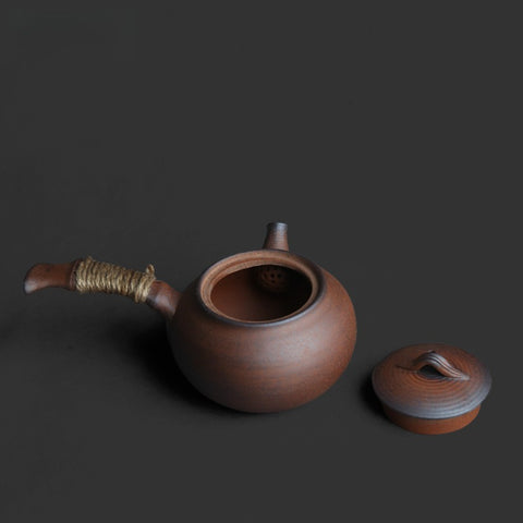 Side-Handle Ceramic Teapot – Classic Gongfu Style