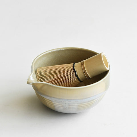 Japanese Spouted Matcha Bowl (Katauchi) – Handcrafted Ceramic Matcha Set