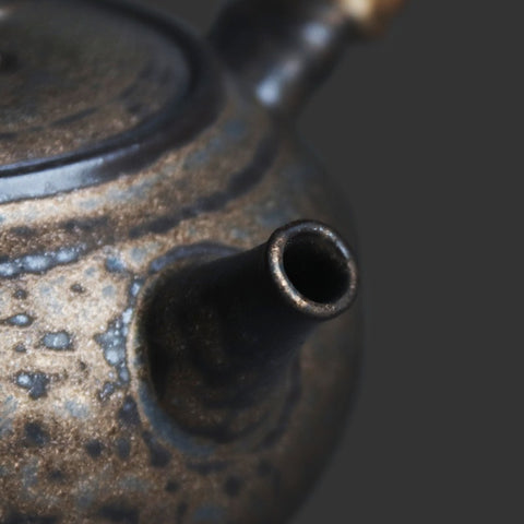 Side-Handle Ceramic Teapot – Minimal Gongfu Style
