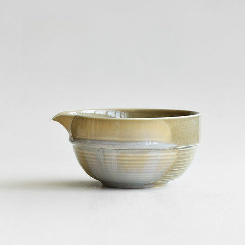 Japanese Spouted Matcha Bowl (Katauchi) – Handcrafted Ceramic Matcha Set