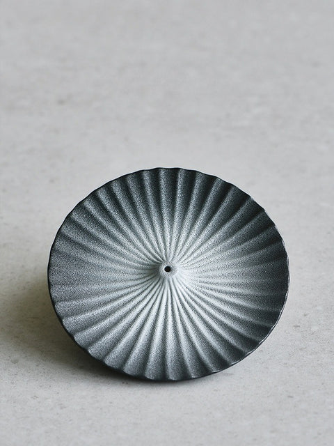 Fuji-Inspired Ceramic Incense Plate – Minimal Zen Incense Holder
