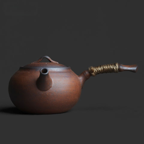 Side-Handle Ceramic Teapot – Classic Gongfu Style