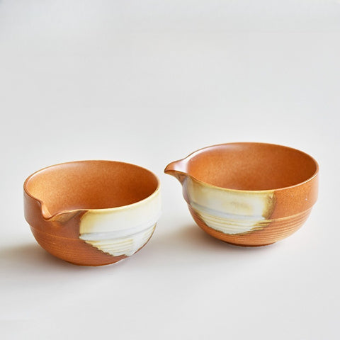 Japanese Spouted Matcha Bowl in Warm Brown (Katauchi) – Handcrafted Ceramic Matcha Set