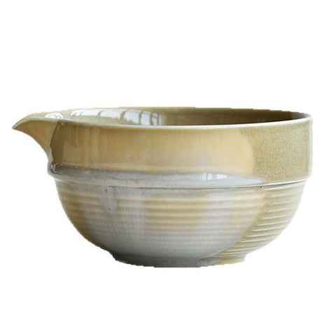 Japanese Spouted Matcha Bowl (Katauchi) – Handcrafted Ceramic Matcha Set