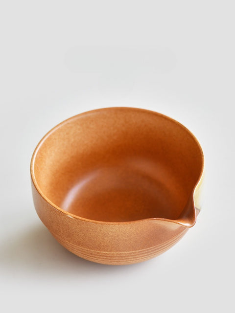 Japanese Spouted Matcha Bowl in Warm Brown (Katauchi) – Handcrafted Ceramic Matcha Set