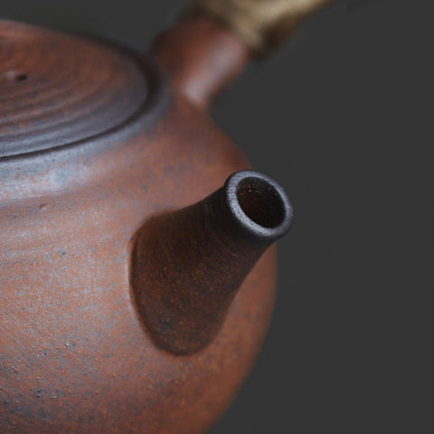 Side-Handle Ceramic Teapot – Classic Gongfu Style