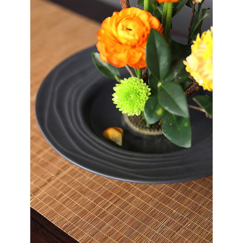 Artistic Curved Line Ikebana Plate, Japanese Zen-inspired Floral Arrangement, Zen-style Floral Art Display